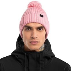 Zimowa czapka z pomponem Sporty zimowe Siroko Lulu. Czerwone czapki damskie SIROKO, na zimę, z aplikacjami, z materiału, sportowe. Za 128.00 zł.