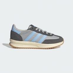 Buty RUN 70s 2.0. Brązowe obuwie trekkingowe damskie Adidas, ze skóry, bez zapięcia. Za 299.00 zł.