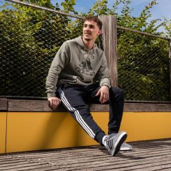 Bluza z kapturem męska ADIDAS Gym & Pilates. Brązowe bluzy męskie Adidas, m, bez wzorów, z bawełny, z kapturem, na fitness i siłownię. Za 179.99 zł.
