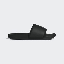 Klapki Adilette Komfort. Czarne klapki damskie Adidas, bez wzorów, sportowe, bez obcasa, bez zapięcia. W wyprzedaży za 149.25 zł.