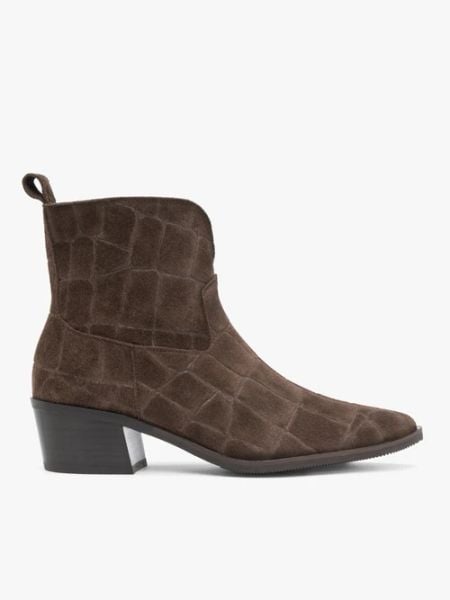Brązowe botki print skóra krokodyla. Brązowe botki damskie Ryłko, bez wzorów, ze skóry, eleganckie, bez obcasa, na obcasie, bez zapięcia. Za 549.99 zł.