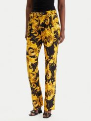 Versace Jeans Couture Spodnie materiałowe 80HAA111 NS756 Czarny Regular Fit. Czarne spodnie materiałowe damskie Versace Jeans Couture, bez wzorów, z jeansu. Za 1,769.00 zł.