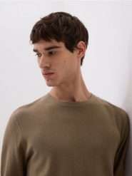 Sweter z krótkim rękawem - zielony. Zielone swetry męskie Reserved, l, bez wzorów, z bawełny, bez kołnierzyka, bez ramiączek. Za 89.99 zł.