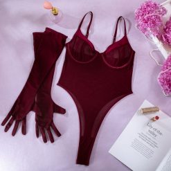 Body transparentne z usztywnieniem na specjalne okazje Cella. Czerwone body Intica, bez wzorów, z materiału. W wyprzedaży za 129.00 zł.