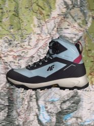 4F Wysokie buty trekkingowe ICE CRACKER z izolacją Primaloft damskie - niebieskie 41. Niebieskie obuwie trekkingowe damskie 4F, z nylonu, przed kolano, bez zapięcia. Za 549.99 zł.