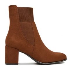 Botki JENNY. Brązowe botki damskie Jenny, bez wzorów, bez obcasa, na słupku, bez zapięcia. Za 159.99 zł.