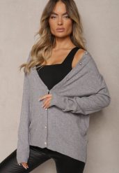 Szary Kardigan z Dodatkiem Bawełny Ozdobiony Cyrkoniami Zapinany na Guziki Mevanine. Szare kardigany damskie Renee, na jesień, s, bez wzorów, z bawełny, eleganckie, bez kołnierzyka. Za 69.99 zł.