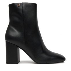 Botki MICHAEL Michael Kors. Czarne botki damskie MICHAEL Michael Kors, bez wzorów, bez obcasa, na słupku, bez zapięcia. Za 599.99 zł.