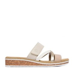 Klapki Rieker. Brązowe klapki damskie Rieker, bez wzorów, bez obcasa, bez zapięcia. Za 289.99 zł.