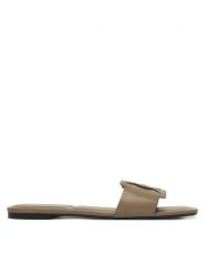Calvin Klein Klapki Square Flat Sandal Emblem HW0HW03128 Beżowy. Brązowe klapki damskie Calvin Klein, bez wzorów, ze skóry, bez obcasa, bez zapięcia. Za 409.99 zł.