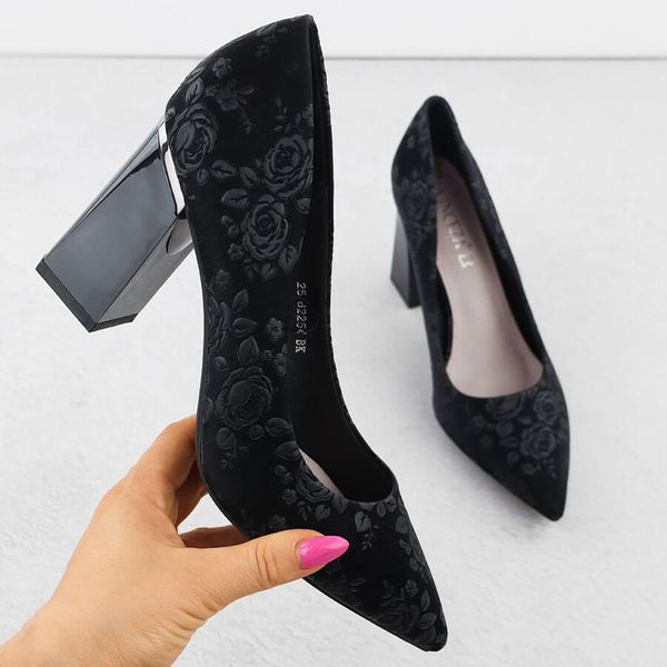 Czółenka damskie w kwiaty na słupku czarne Vinceza 62254. Czarne czółenka damskie VINCEZA, bez wzorów, ze skóry ekologicznej, bez obcasa, na słupku, bez zapięcia. Za 76.00 zł.