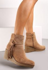 Brązowe Botki na Koturnie z Ozdobnym Paskiem i Chwostami Tsaria. Brązowe botki damskie Renee, bez wzorów, bez obcasa, na koturnie, bez zapięcia. Za 139.99 zł.