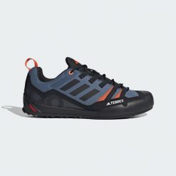 Buty Terrex Swift Solo 2.0 Hiking. Brązowe buty sportowe męskie Adidas, bez wzorów, z materiału, bez zapięcia. W wyprzedaży za 459.65 zł.