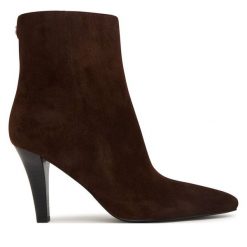 Botki Guess. Brązowe botki damskie Guess, z aplikacjami, bez obcasa, na słupku, bez zapięcia. Za 824.99 zł.