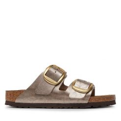 Klapki Birkenstock. Brązowe klapki damskie Birkenstock, bez wzorów, bez obcasa, bez zapięcia. Za 539.99 zł.