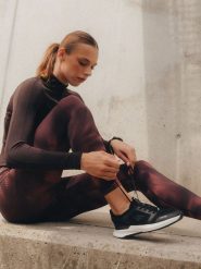4F Buty treningowe na siłownię FAST_TRAINER damskie - czarne 37. Czarne obuwie sportowe damskie 4F, bez wzorów, z gumy, bez zapięcia, na fitness i siłownię. Za 299.99 zł.