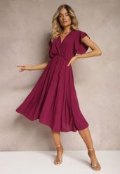 Bordowa Sukienka z Trójkątnym Dekoltem z Gumką w Pasie o Plisowanym Kroju Doetta. Czerwone sukienki damskie Renee, m, bez wzorów, eleganckie, bez kołnierzyka, bez ramiączek, midi, plisowane. Za 59.99 zł.