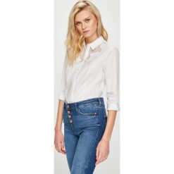 Guess Jeans - Koszula. Białe koszule damskie Guess Jeans, l, bez wzorów, z bawełny, klasyczne, bez kołnierzyka, bez ramiączek. W wyprzedaży za 299.90 zł.