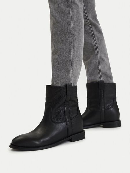 Badura Botki C-KD039669-25-1 Czarny. Czarne botki damskie Badura, bez wzorów, ze skóry, bez obcasa, na płaskiej podeszwie, bez zapięcia. Za 349.99 zł.