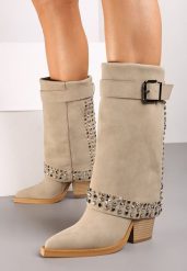 Beżowe Botki z Wywiniętą Cholewką Ozdobione Ćwiekami i Klamrą Verilane. Brązowe botki damskie Born2be, z aplikacjami, z jeansu, eleganckie, bez obcasa, na obcasie, bez zapięcia. Za 249.99 zł.