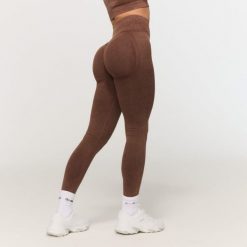 Legginsy damskie fitness bezszwowe Fierce. Brązowe legginsy damskie GYMBEAM, bez wzorów, z elastanu. Za 110.90 zł.