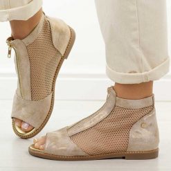 Złote sandały damskie Jezzi 24148-5. Żółte sandały damskie Jezzi, bez wzorów, z jeansu, bez obcasa, na płaskiej podeszwie, bez zapięcia. Za 219.00 zł.