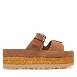 Klapki Ugg. Brązowe klapki damskie UGG, bez wzorów, bez obcasa, bez zapięcia. Za 559.99 zł.