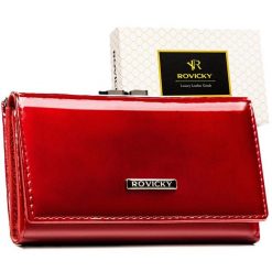 Lakierowany portfel damski ze skóry naturalnej i ekologicznej w czerwonym kolorze - Rovicky. Czerwone portfele damskie ROVICKY, z lakierowanej skóry. Za 57.99 zł.