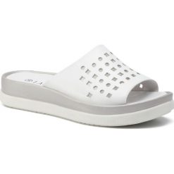 Klapki LASOCKI - WI16-4808-01 White. Białe klapki damskie Lasocki, bez wzorów, ze skóry, bez obcasa, bez zapięcia. Za 119.99 zł.