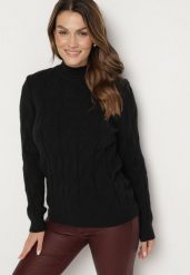 Czarny Klasyczny Sweter w Ozdobny Splot Aliissa. Czarne swetry nierozpinane damskie Born2be, bez wzorów, z dzianiny, klasyczne, bez kołnierzyka, bez ramiączek. Za 74.99 zł.