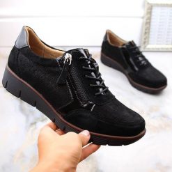 Skórzane półbuty damskie na koturnie czarne Filippo DP4912. Czarne półbuty damskie Filippo, bez wzorów, ze skóry, bez obcasa, na koturnie, bez zapięcia. Za 135.00 zł.