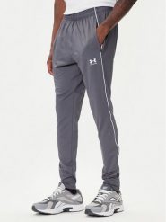 Under Armour Spodnie dresowe Challenger Training 6004044 Szary Slim Fit. Szare spodnie sportowe męskie Under Armour, m, bez wzorów, z dresówki, do piłki nożnej. Za 209.99 zł.