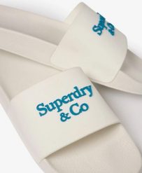 Superdry Klapki Company Logo High Build – Brilliant White/Mid Blue. Białe klapki damskie Superdry, bez wzorów, z gumy, bez zapięcia. Za 151.45 zł.