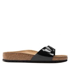 Klapki Birkenstock. Czarne klapki damskie Birkenstock, bez wzorów, bez obcasa, bez zapięcia. Za 469.99 zł.