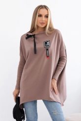 Bluza oversize z asymetrycznymi bokami mocca. Bluzy damskie KESI, l, bez wzorów, z bawełny, bez ramiączek, bez kaptura. Za 209.11 zł.