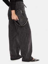 Guess Torebka HWCE93 50170 Czarny. Czarne torebki do ręki damskie Guess, z aplikacjami, z materiału, bez dodatków. Za 399.99 zł.