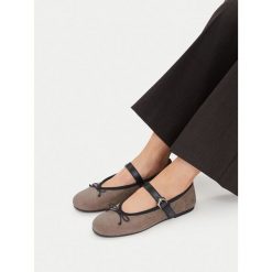 Baleriny GINO ROSSI. Szare balerinki damskie Gino Rossi, bez wzorów, bez obcasa, bez zapięcia. Za 229.99 zł.