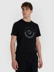 4F T-shirt regular z nadrukiem męski - czarny L. Czarne t-shirty męskie 4F, l, bez wzorów, z bawełny, bez kołnierzyka, bez ramiączek. W wyprzedaży za 59.99 zł.