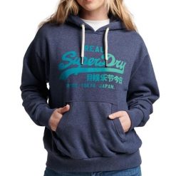 Damska bluza z kapturem ton w ton Superdry Vintage Logo. Niebieskie bluzy damskie Superdry, m, bez wzorów, z bawełny, eleganckie, bez ramiączek, z kapturem. Za 381.35 zł.