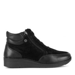 Botki Go Soft. Czarne botki damskie GO SOFT, bez wzorów, bez obcasa, na płaskiej podeszwie, bez zapięcia. Za 249.99 zł.