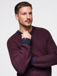 Męski sweter o kontrastowym splocie z okrągłym dekoltem – bordowy V1. Czerwone swetry męskie Ombre Clothing, m, z aplikacjami, z dzianiny, bez kołnierzyka, bez ramiączek. W wyprzedaży za 125.99 zł.