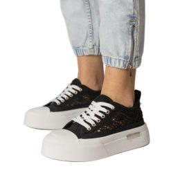 Czarne trampki sneakersy damskie ażurowe. Czarne trampki i tenisówki damskie w ażurowe wzory, z gumy, bez zapięcia. Za 96.19 zł.