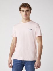 MĘSKI T-SHIRT WRANGLER SS SIGN OFF TEE SILVER PINK W7C07D3TU 112131607. Różowe t-shirty męskie Wrangler, m, bez wzorów, bez kołnierzyka, bez ramiączek. Za 69.99 zł.