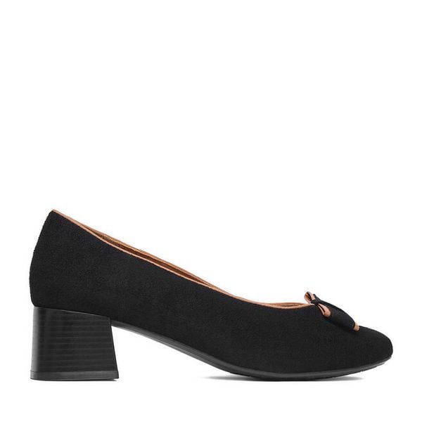 Czółenka Lasocki. Czarne czółenka damskie Lasocki, bez wzorów, bez obcasa, bez zapięcia. Za 119.99 zł.