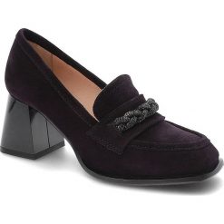 Fioletowe Półbuty Simen Eleganckie Skórzane Buty Na Obcasie. Fioletowe półbuty damskie Simen, bez wzorów, ze skóry, eleganckie, bez obcasa, na obcasie, bez zapięcia. Za 409.00 zł.