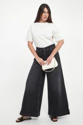 Jeansy damskie TWINSET ACTITUDE. Jeansy damskie Twinset Milano, bez wzorów, z jeansu. Za 909.00 zł.