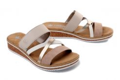 Rieker V3652-94 multi, klapki damskie. Brązowe klapki damskie Rieker, na lato, bez wzorów, bez obcasa, na koturnie, bez zapięcia. Za 289.90 zł.