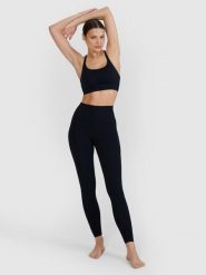 Legginsy fitness do jogi i pilatesu bezszwowe damskie push-up. Czarne legginsy sportowe damskie 4F, s, bez wzorów, z dzianiny, z podwyższonym stanem, długie, na fitness i siłownię. Za 159.99 zł.