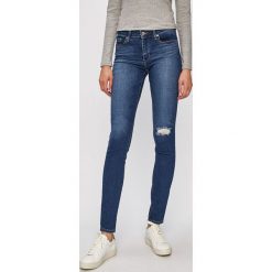 Levi's - Jeansy 711. Niebieskie jeansy damskie Levi's®, z aplikacjami, z bawełny. Za 429.90 zł.