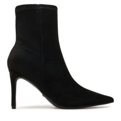Botki Guess. Czarne botki damskie Guess, z aplikacjami, bez obcasa, na szpilce, bez zapięcia. Za 929.99 zł.